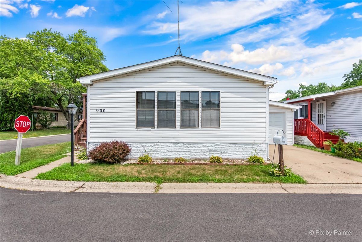 900 Rodney Lane, Elgin, IL 60120