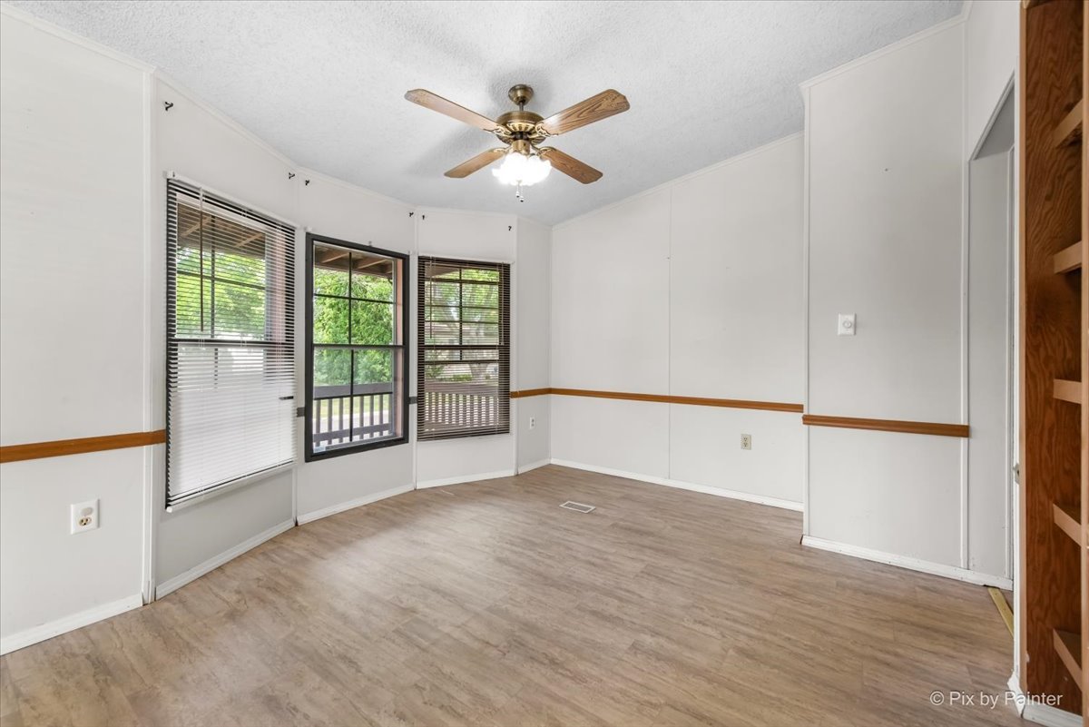 900 Rodney Lane, Elgin, IL 60120