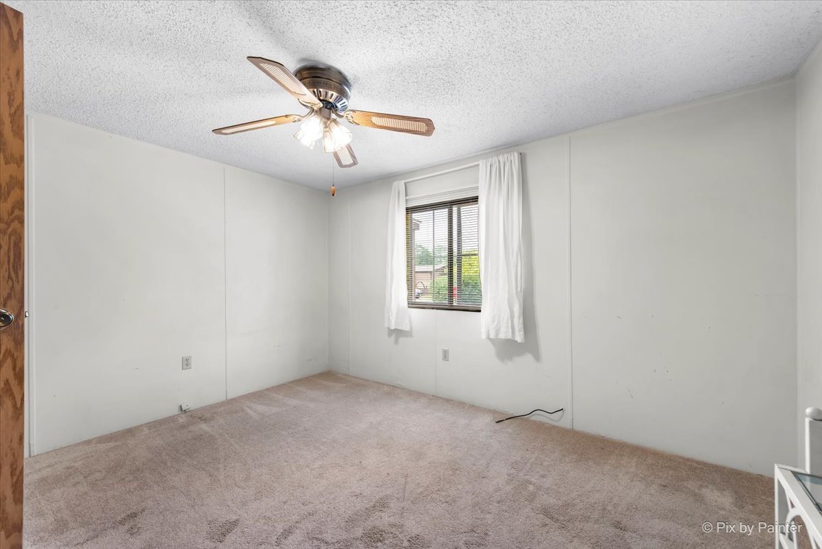 900 Rodney Lane, Elgin, IL 60120
