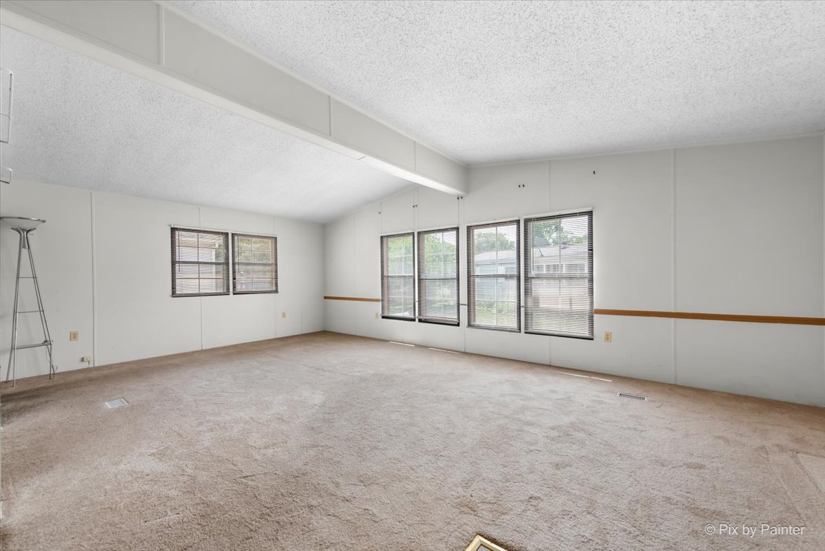 900 Rodney Lane, Elgin, IL 60120