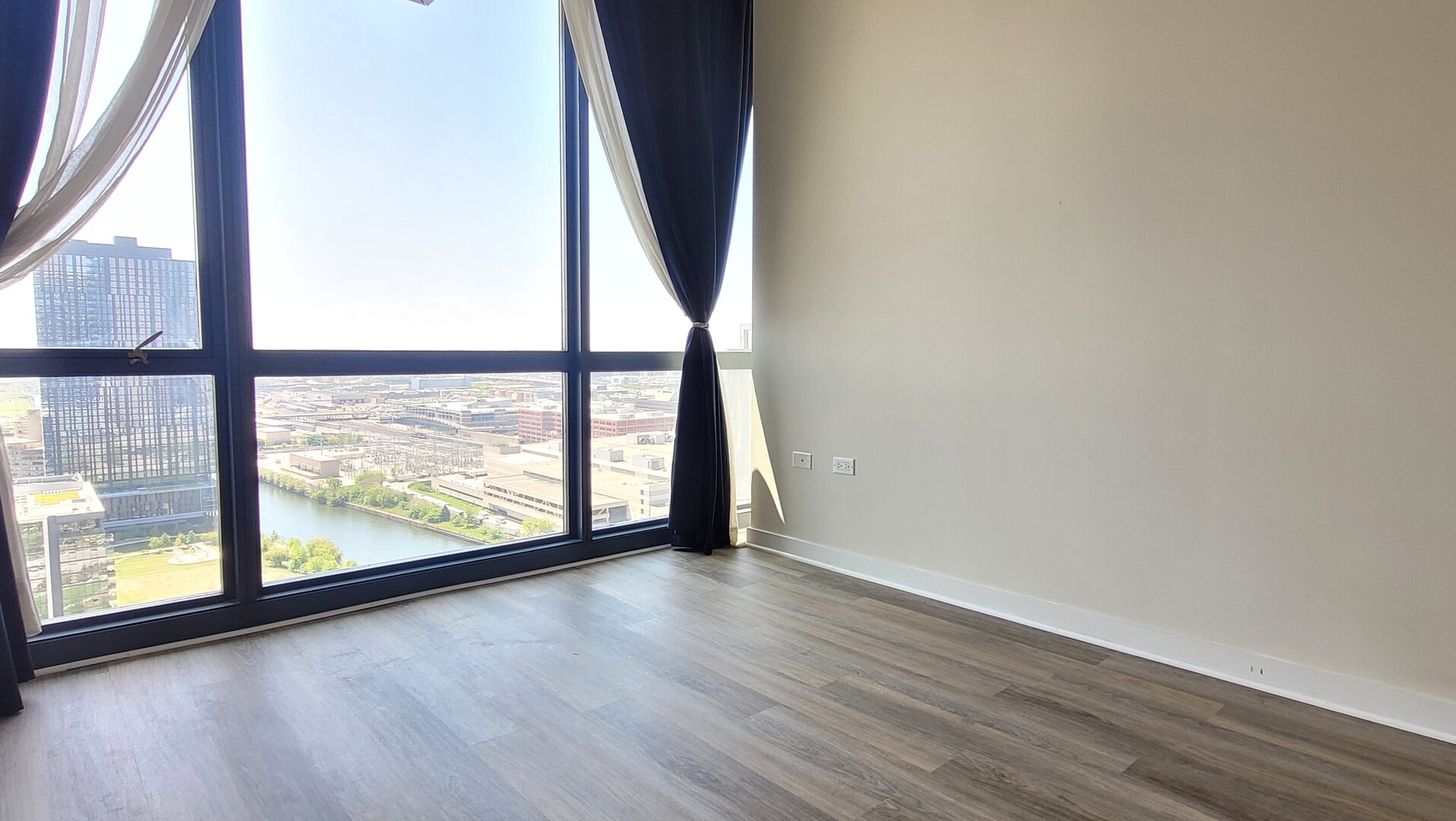 235 W Van Buren Street #2904, Chicago, IL 60607