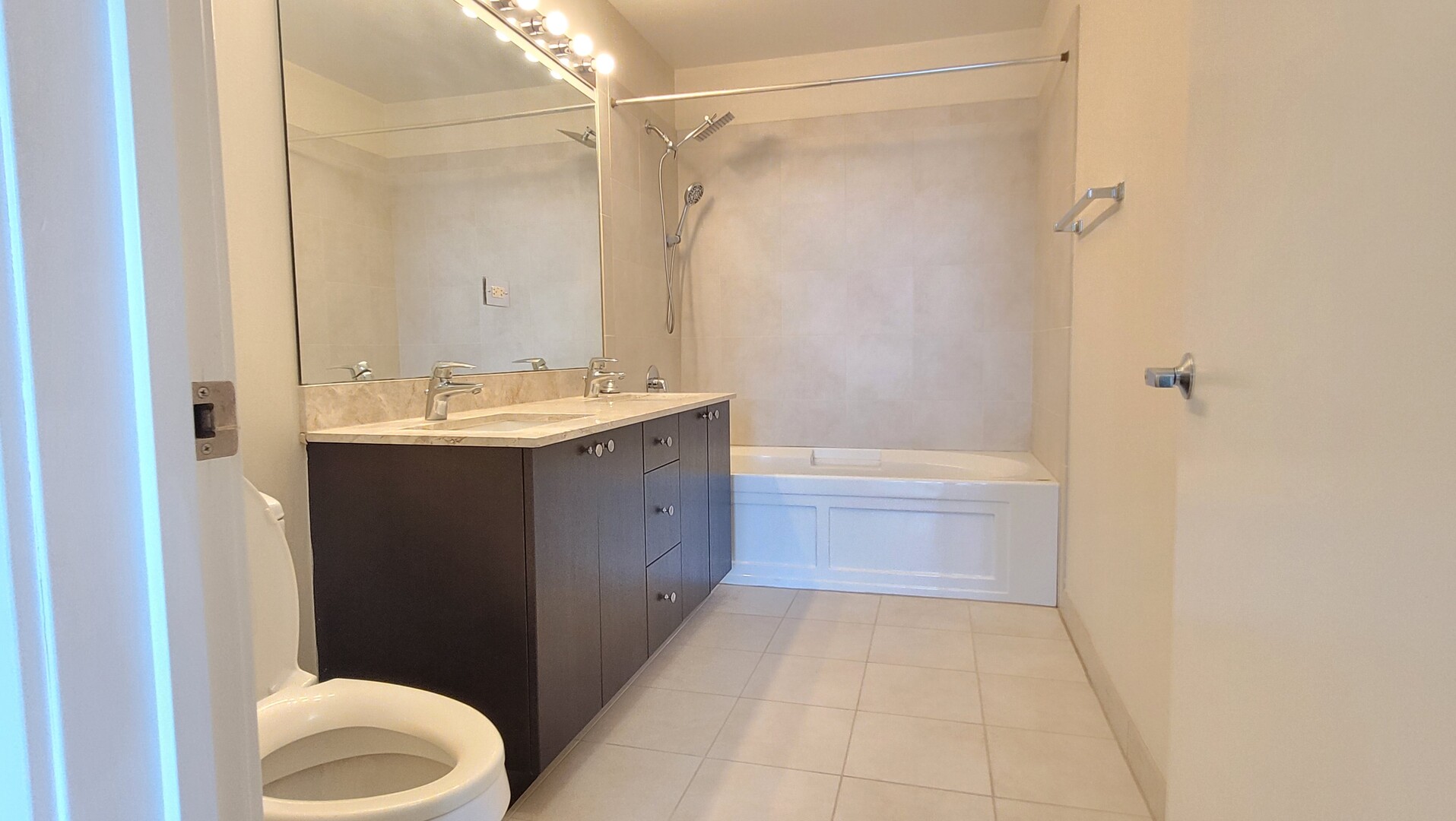 235 W Van Buren Street #2904, Chicago, IL 60607