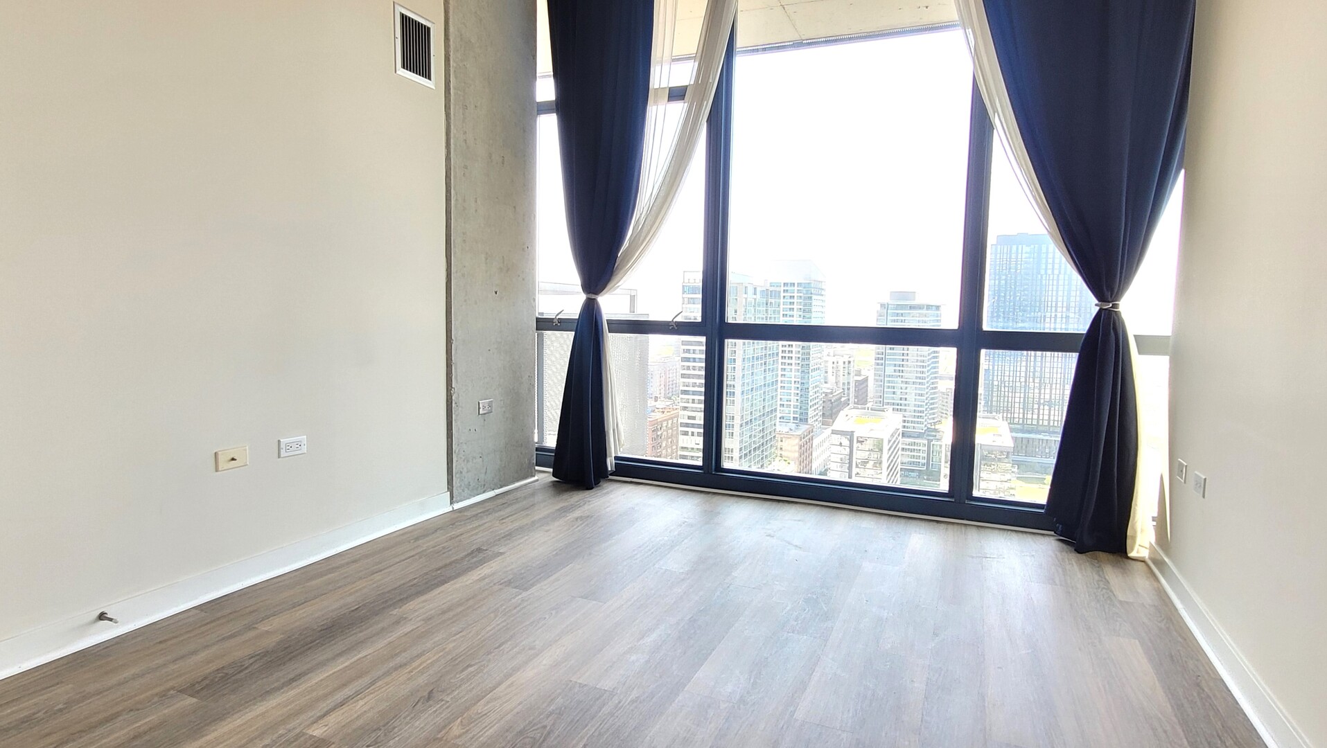 235 W Van Buren Street #2904, Chicago, IL 60607