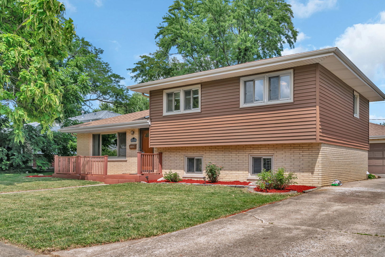 1035 Walter Street, Lemont, IL 60439