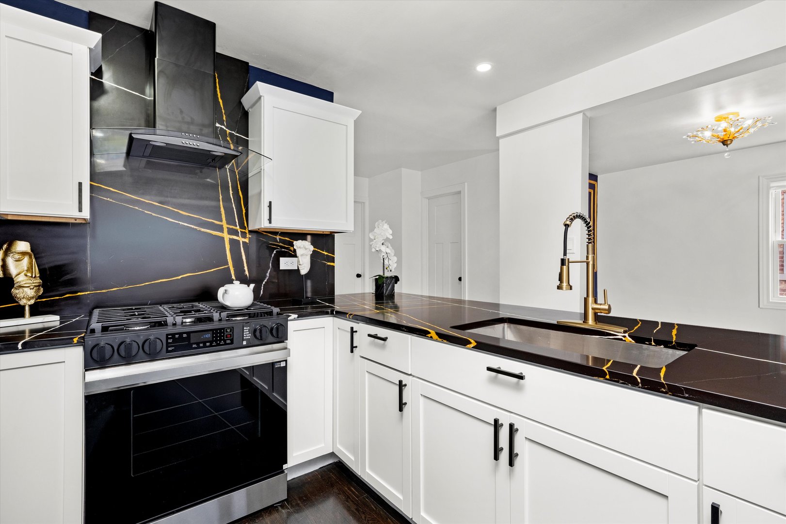8637 S Honore Street, Chicago, IL 60620