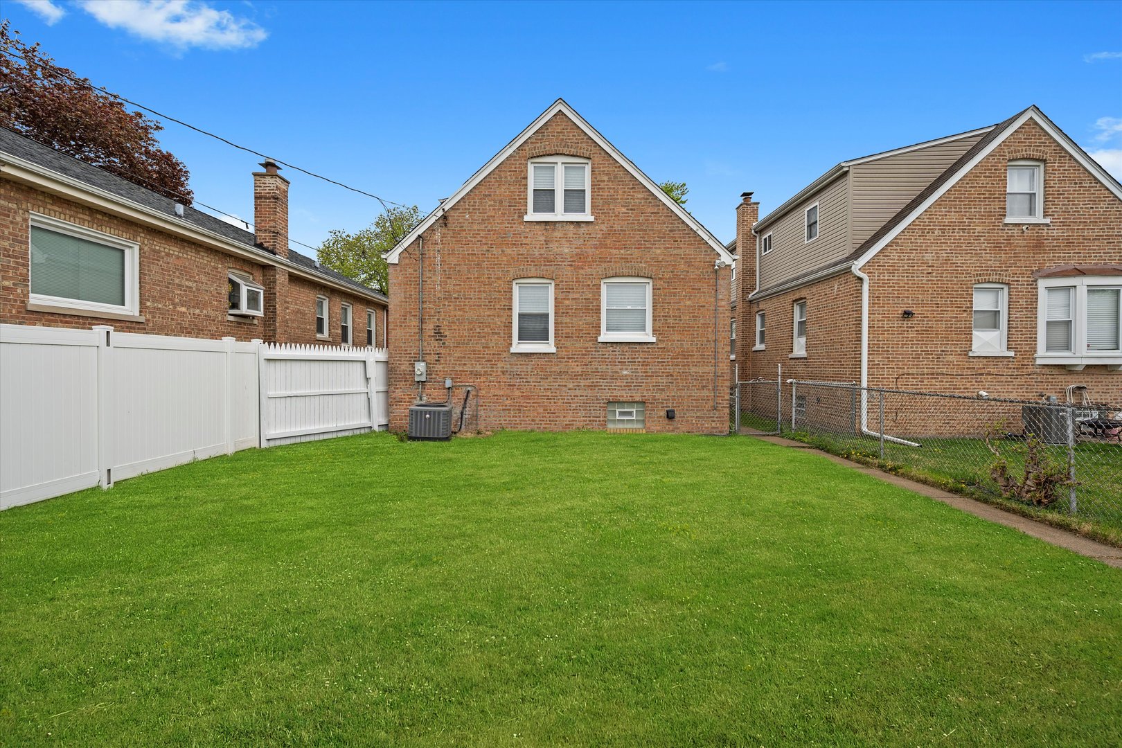 8637 S Honore Street, Chicago, IL 60620
