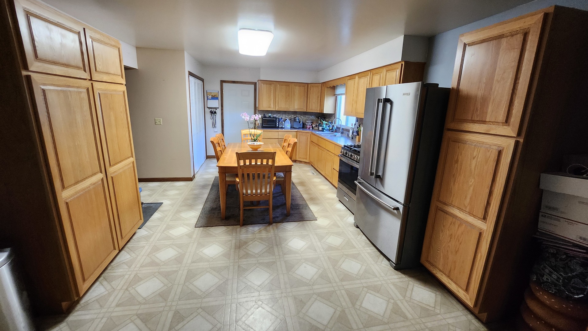 2209 Greengold Street, Crest Hill, IL 60403