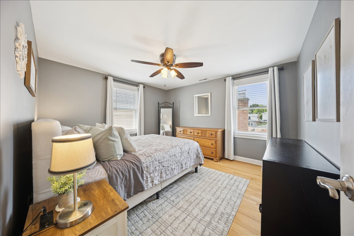 3826 N Page Avenue, Chicago, IL 60634