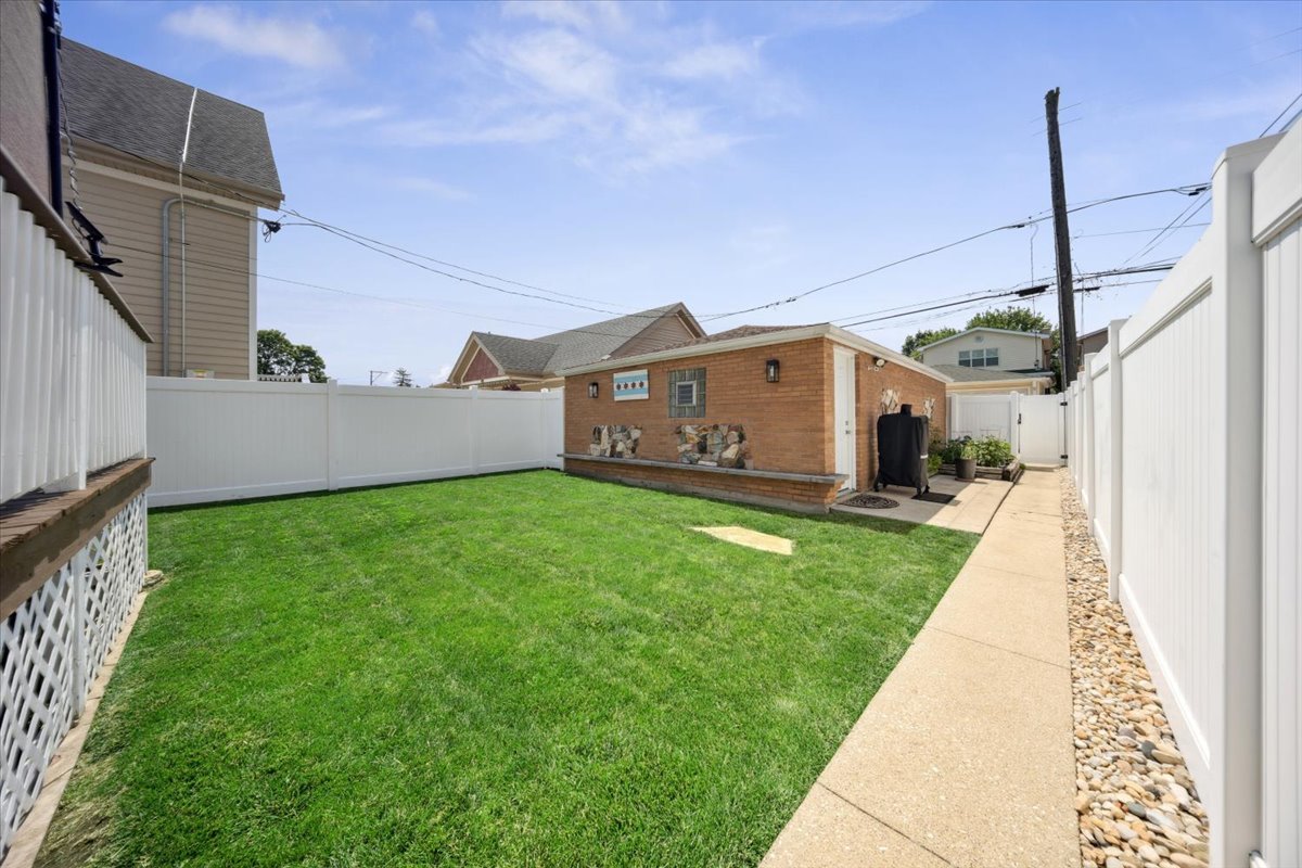 3826 N Page Avenue, Chicago, IL 60634