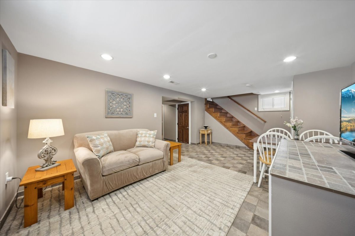 3826 N Page Avenue, Chicago, IL 60634