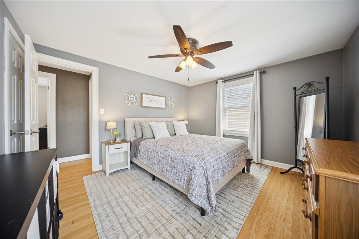 3826 N Page Avenue, Chicago, IL 60634