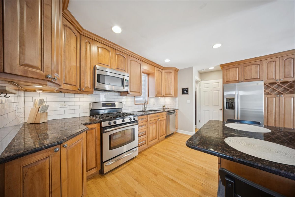 3826 N Page Avenue, Chicago, IL 60634