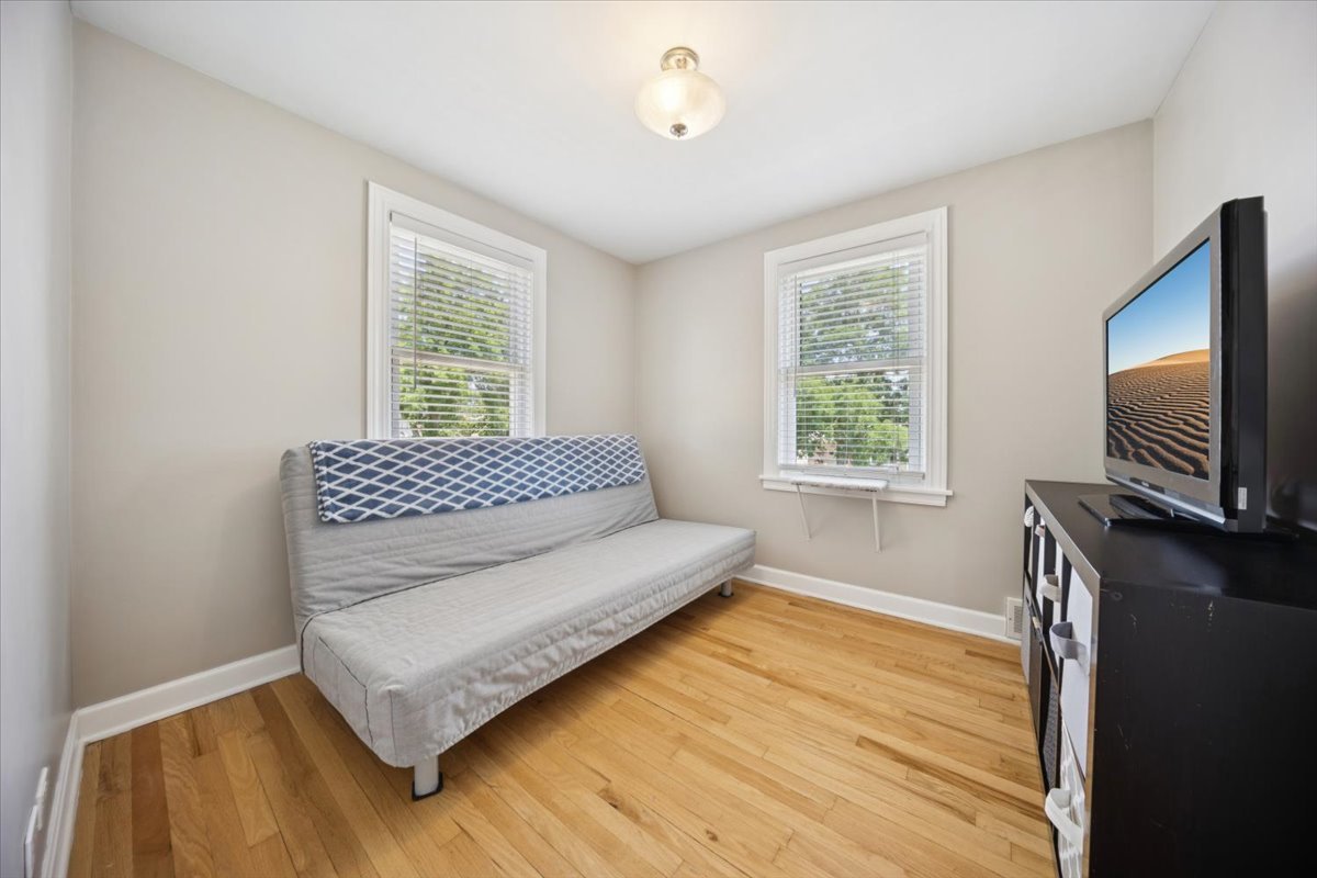 3826 N Page Avenue, Chicago, IL 60634