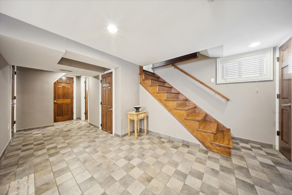 3826 N Page Avenue, Chicago, IL 60634