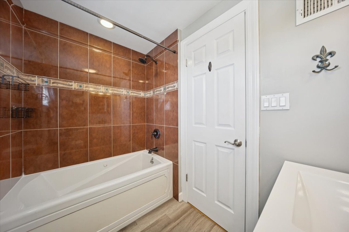 3826 N Page Avenue, Chicago, IL 60634