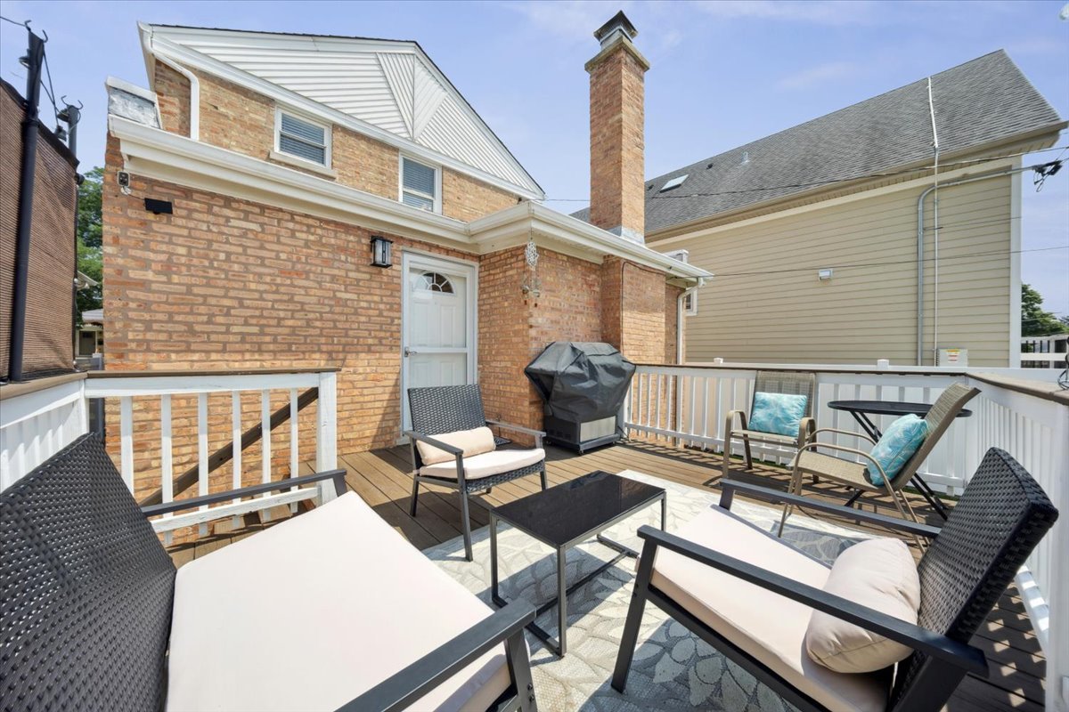 3826 N Page Avenue, Chicago, IL 60634