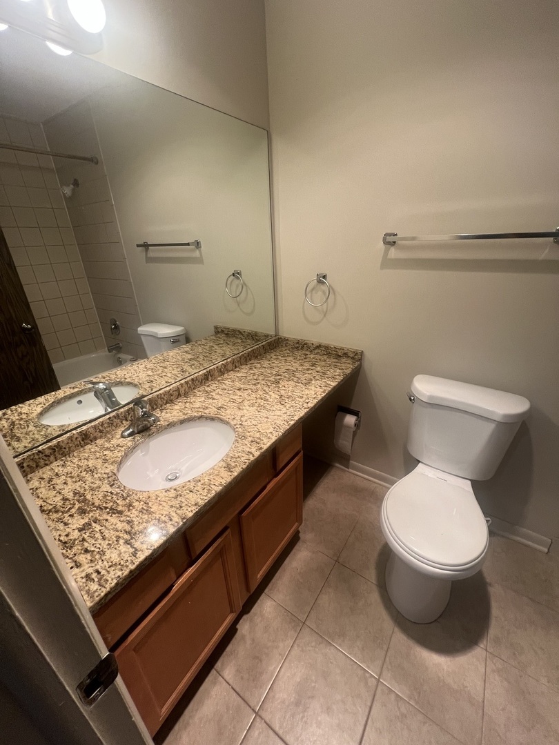 584 Williamsburg Court #C2, Wheeling, IL 60090