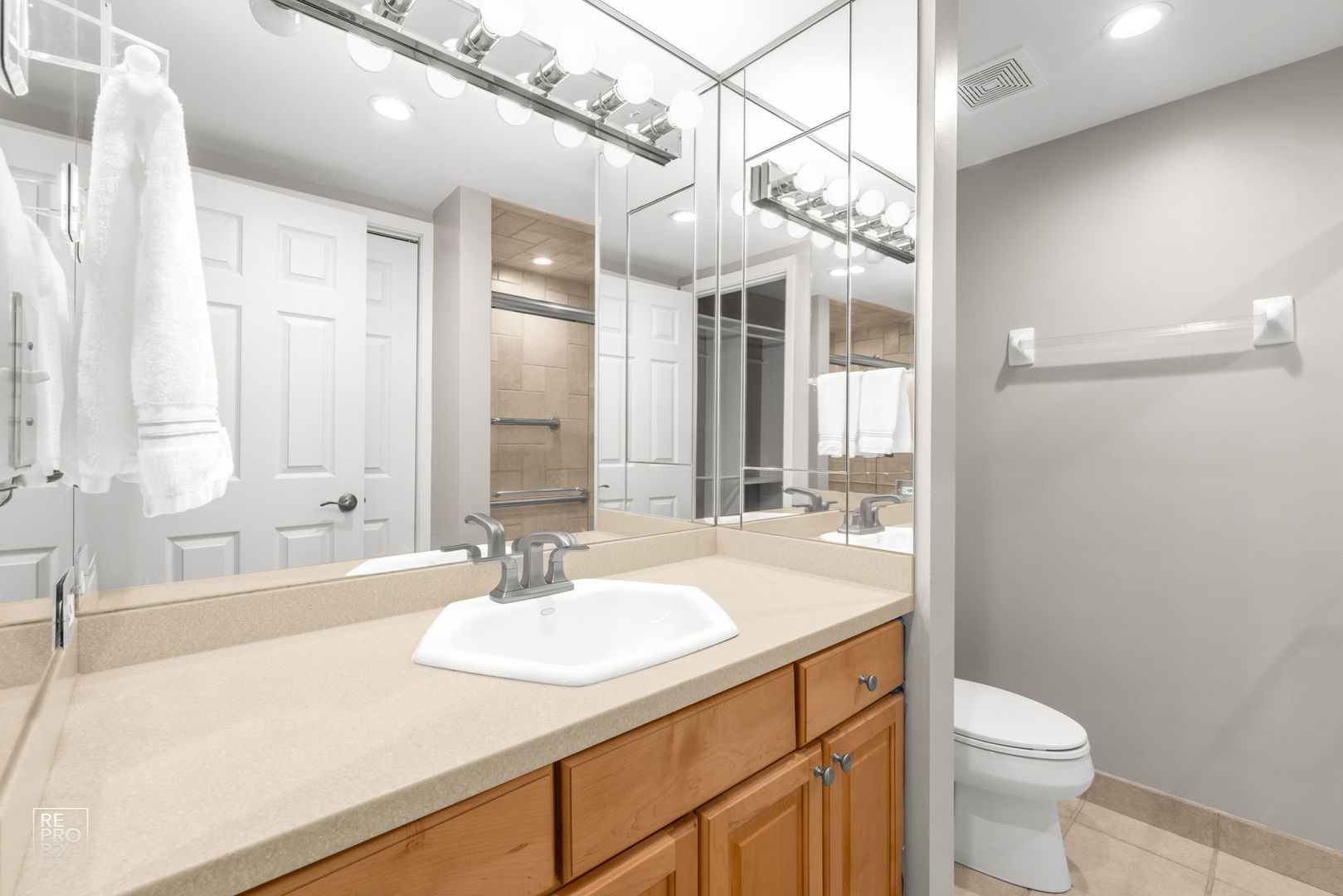 2066 Saint Johns Avenue #304, Highland Park, IL 60035