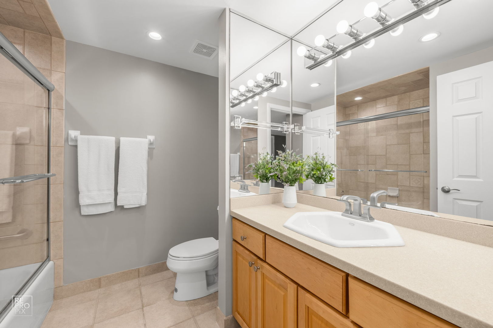 2066 Saint Johns Avenue #304, Highland Park, IL 60035