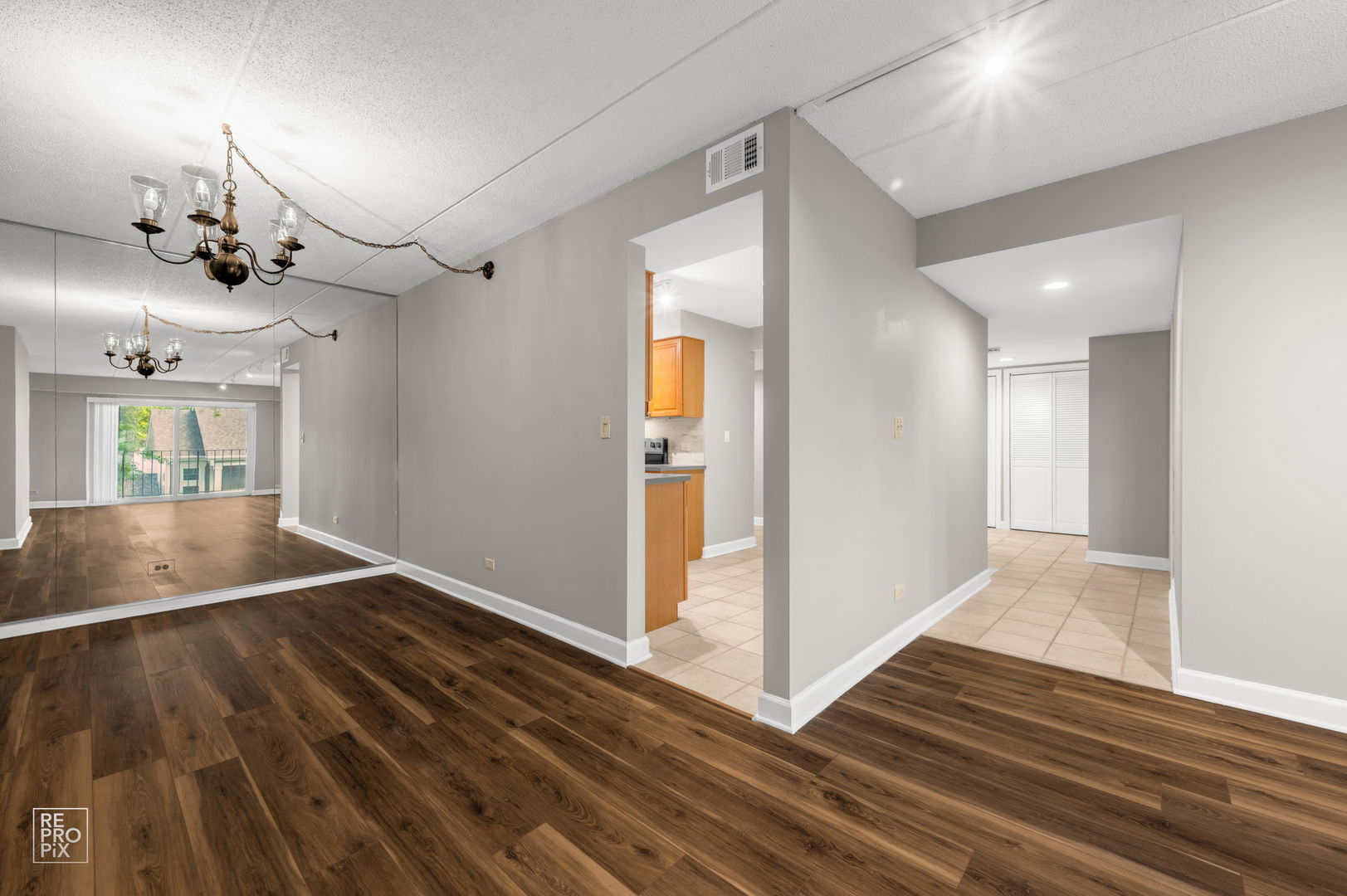 2066 Saint Johns Avenue #304, Highland Park, IL 60035