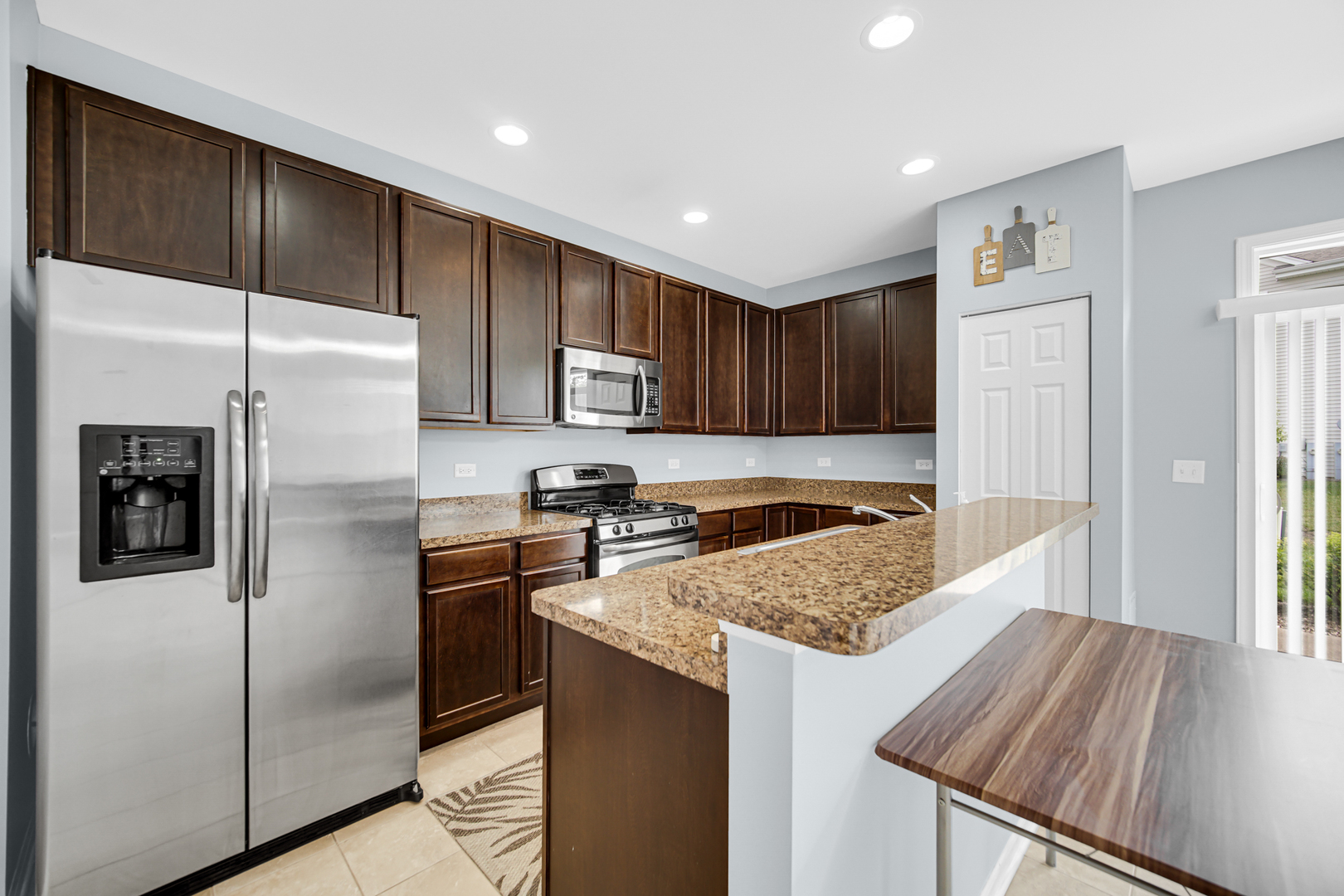 1325 Newport Circle, Pingree Grove, IL 60140