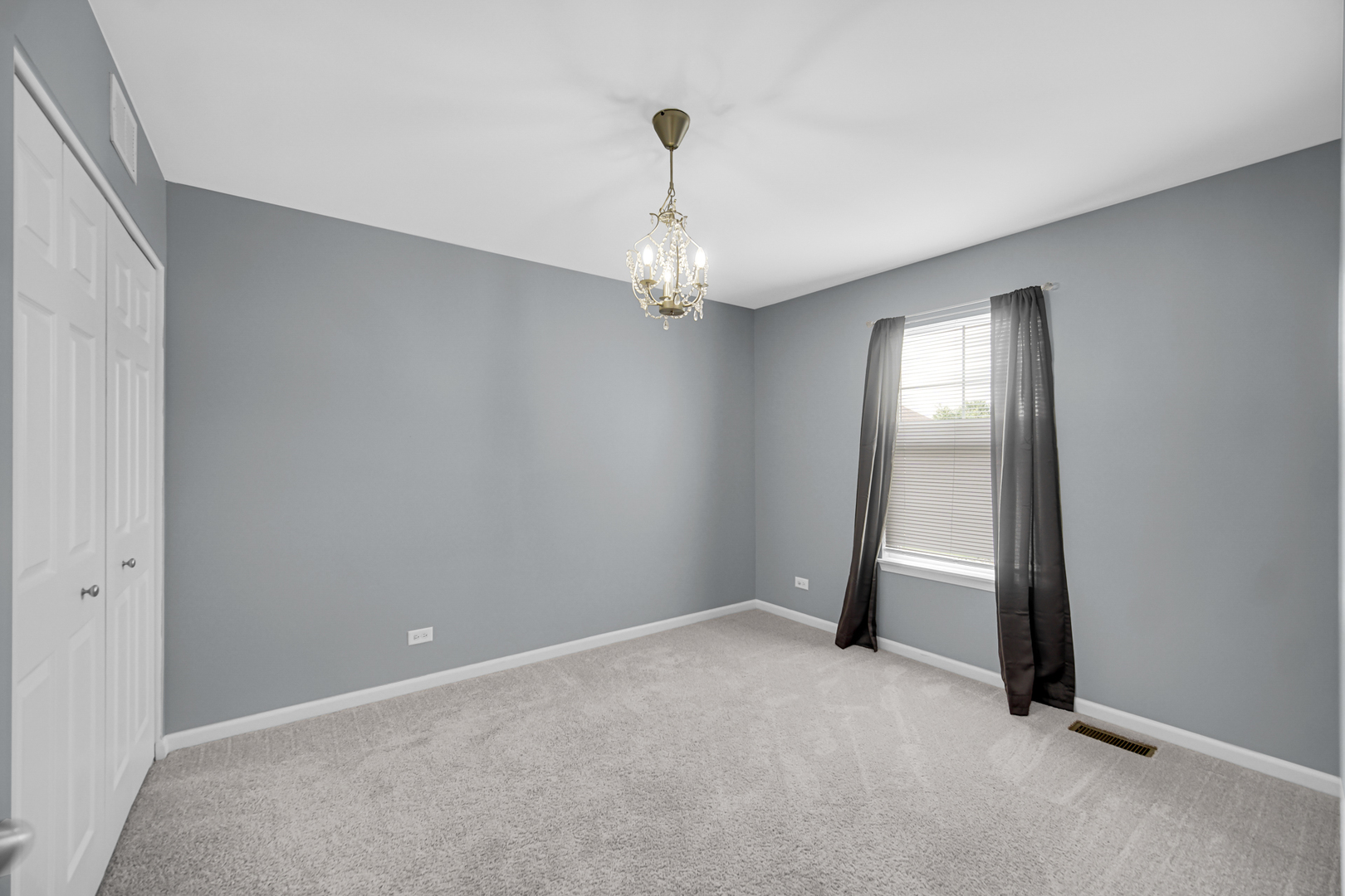 1325 Newport Circle, Pingree Grove, IL 60140