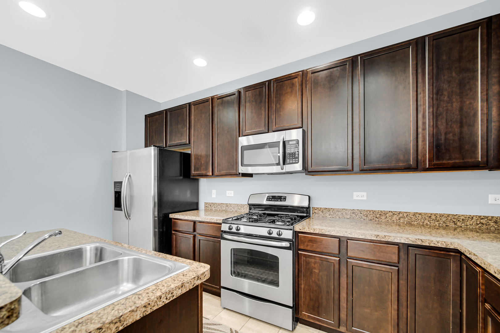 1325 Newport Circle, Pingree Grove, IL 60140