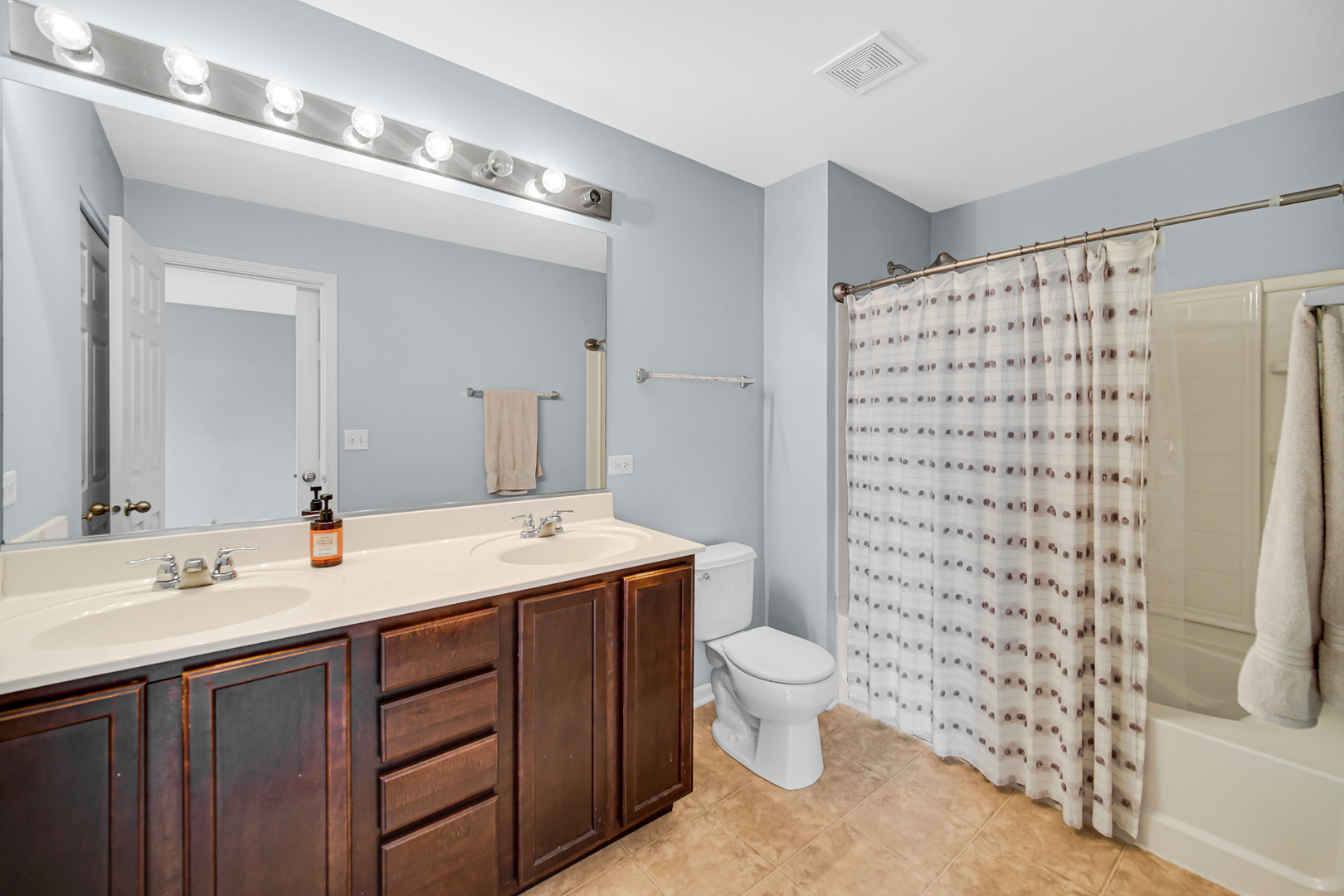 1325 Newport Circle, Pingree Grove, IL 60140