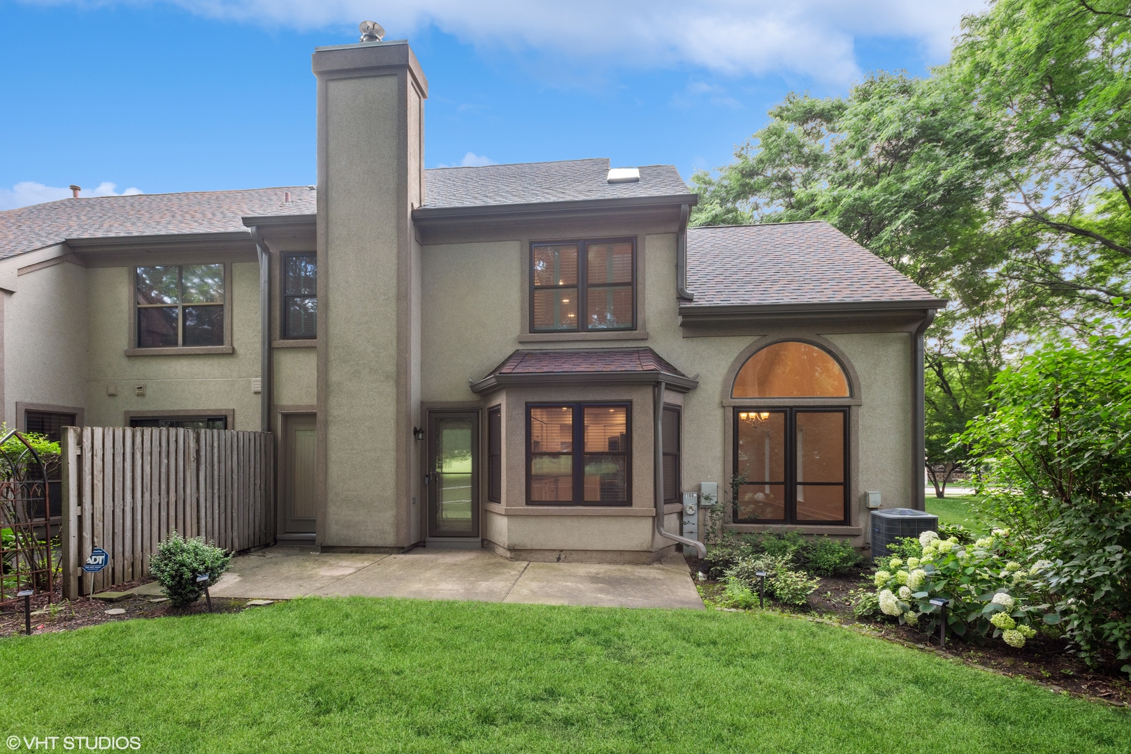 100 N Summit Drive, Schaumburg, IL 60194