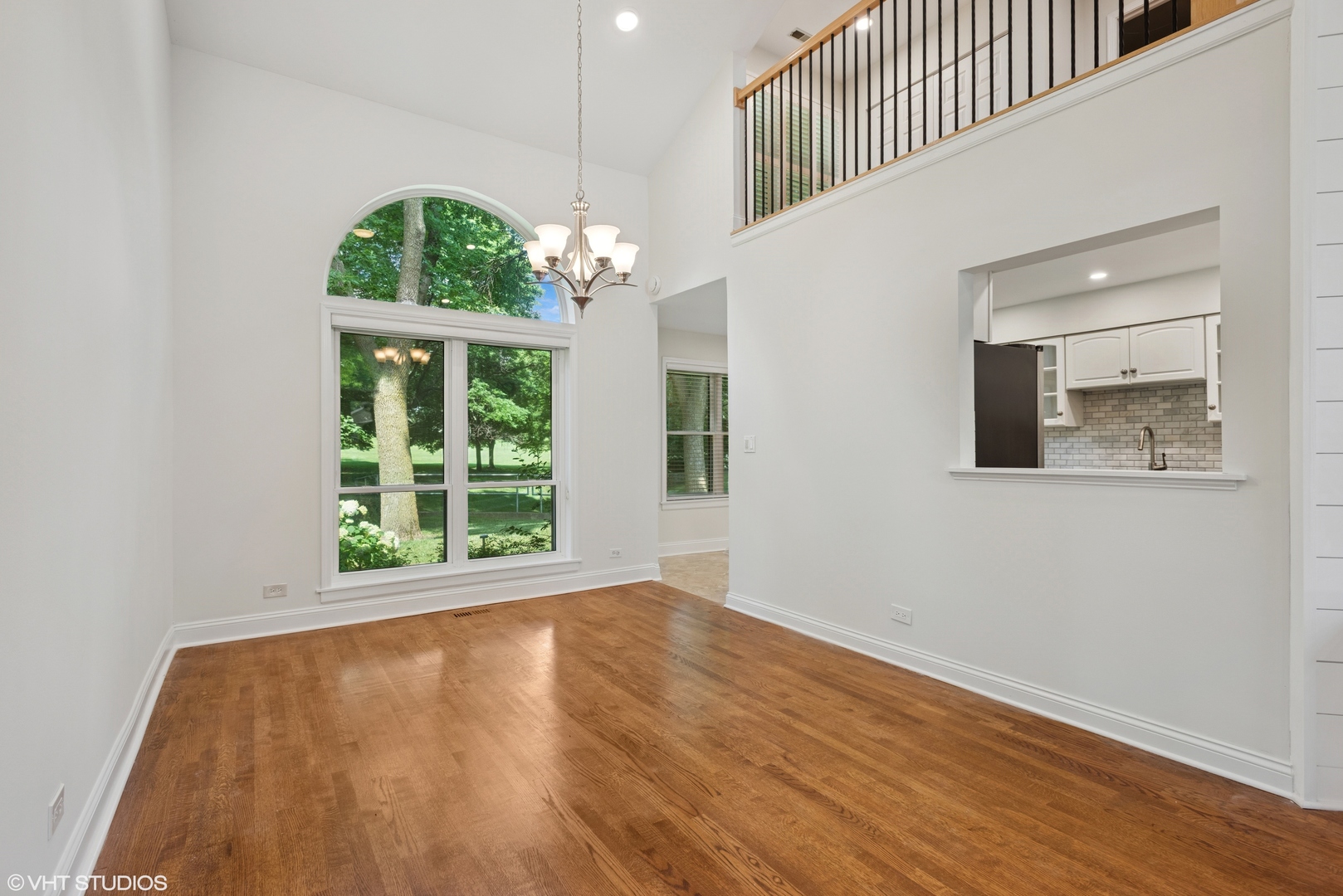 100 N Summit Drive, Schaumburg, IL 60194