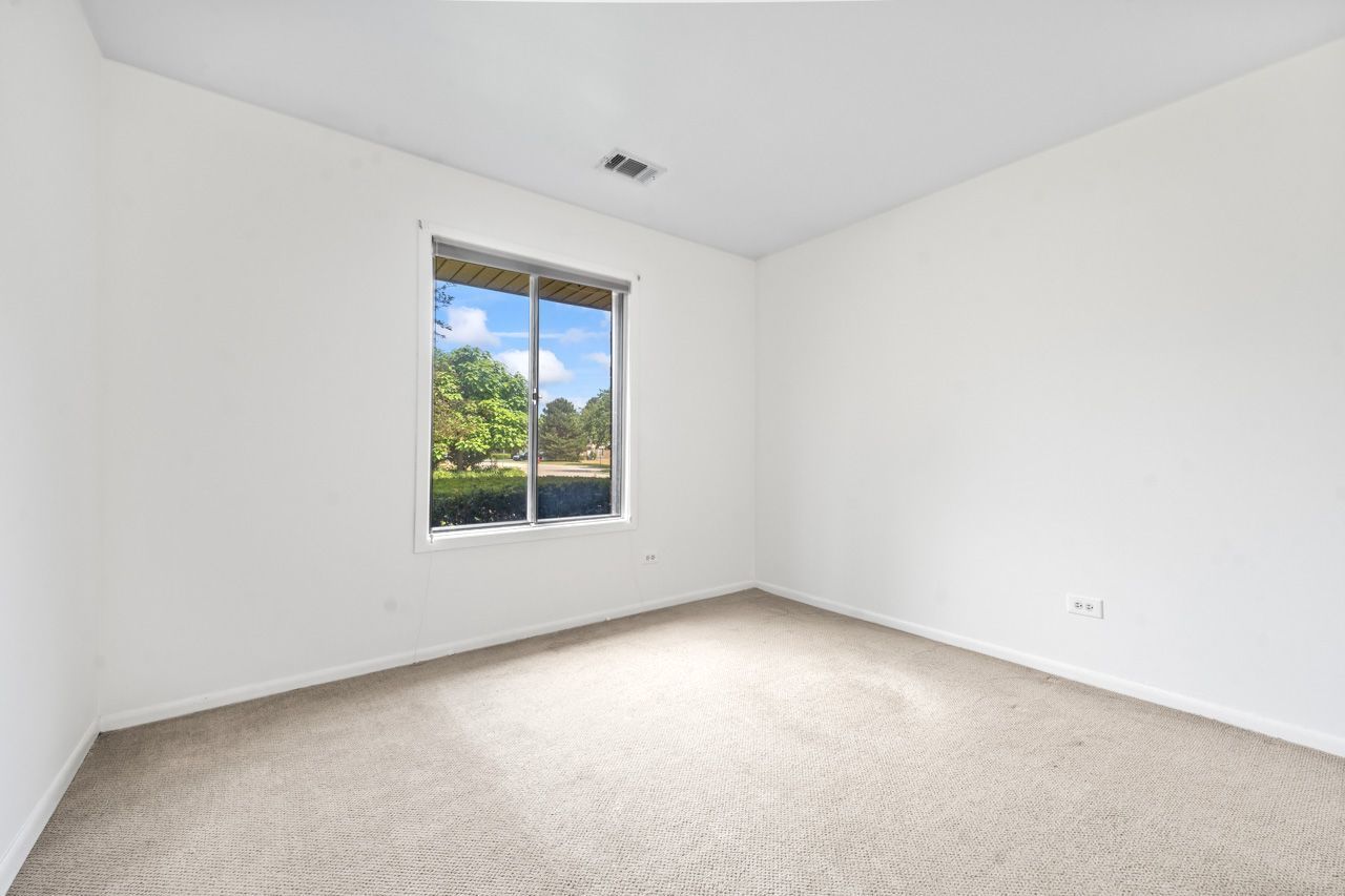 804 E Kings Row #3, Palatine, IL 60074