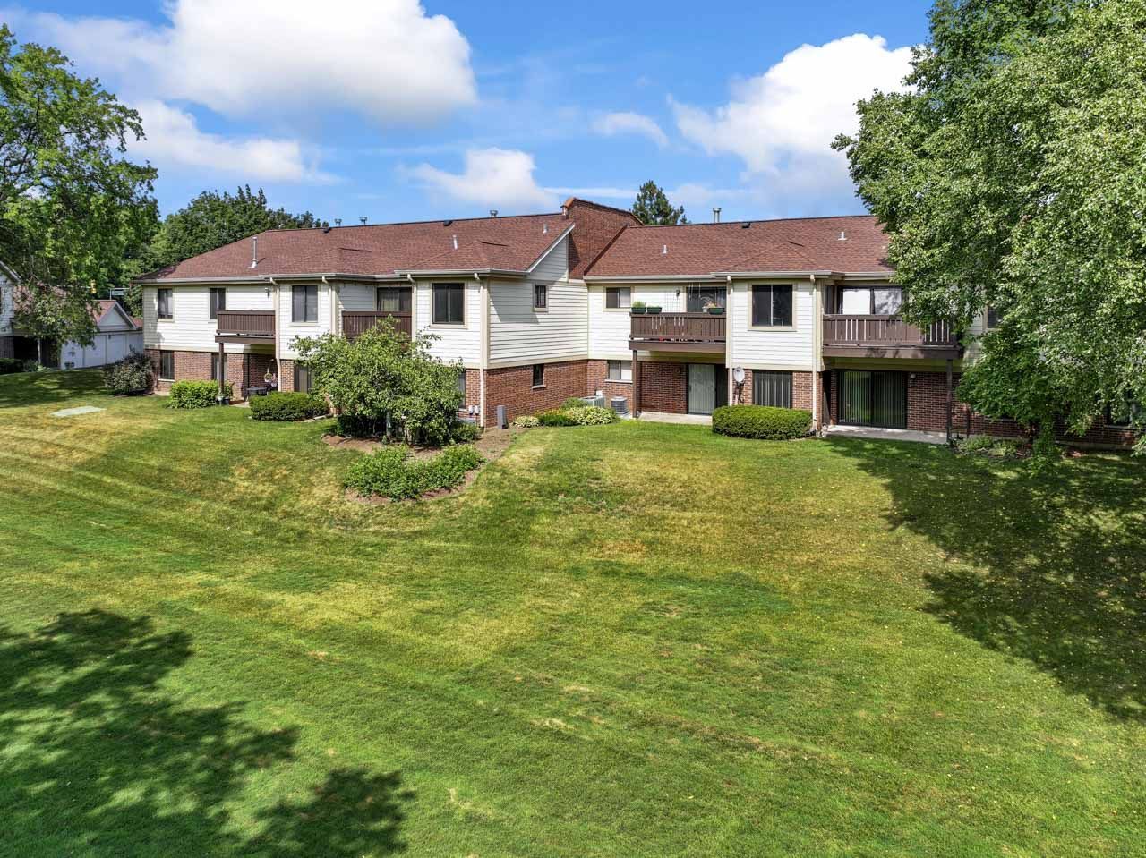 804 E Kings Row #3, Palatine, IL 60074