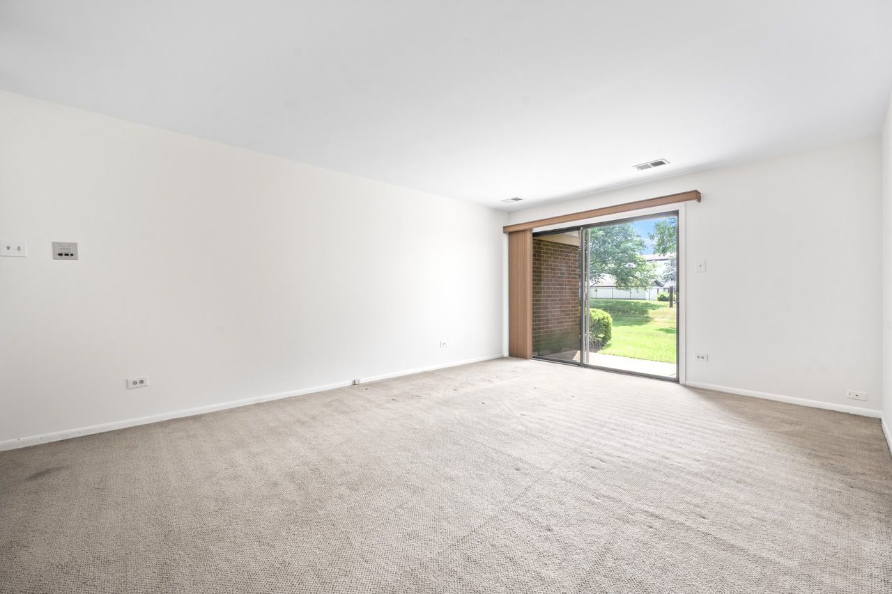 804 E Kings Row #3, Palatine, IL 60074