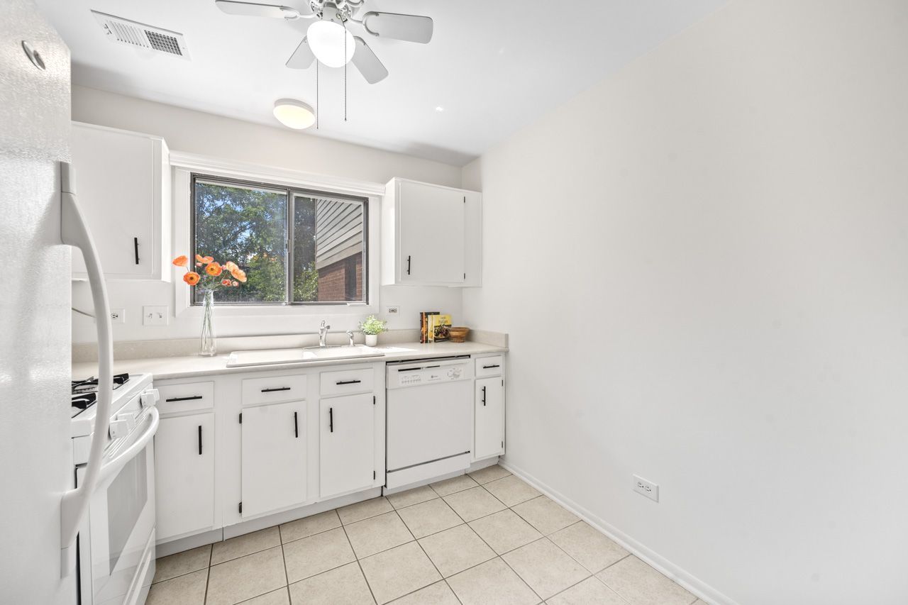 804 E Kings Row #3, Palatine, IL 60074