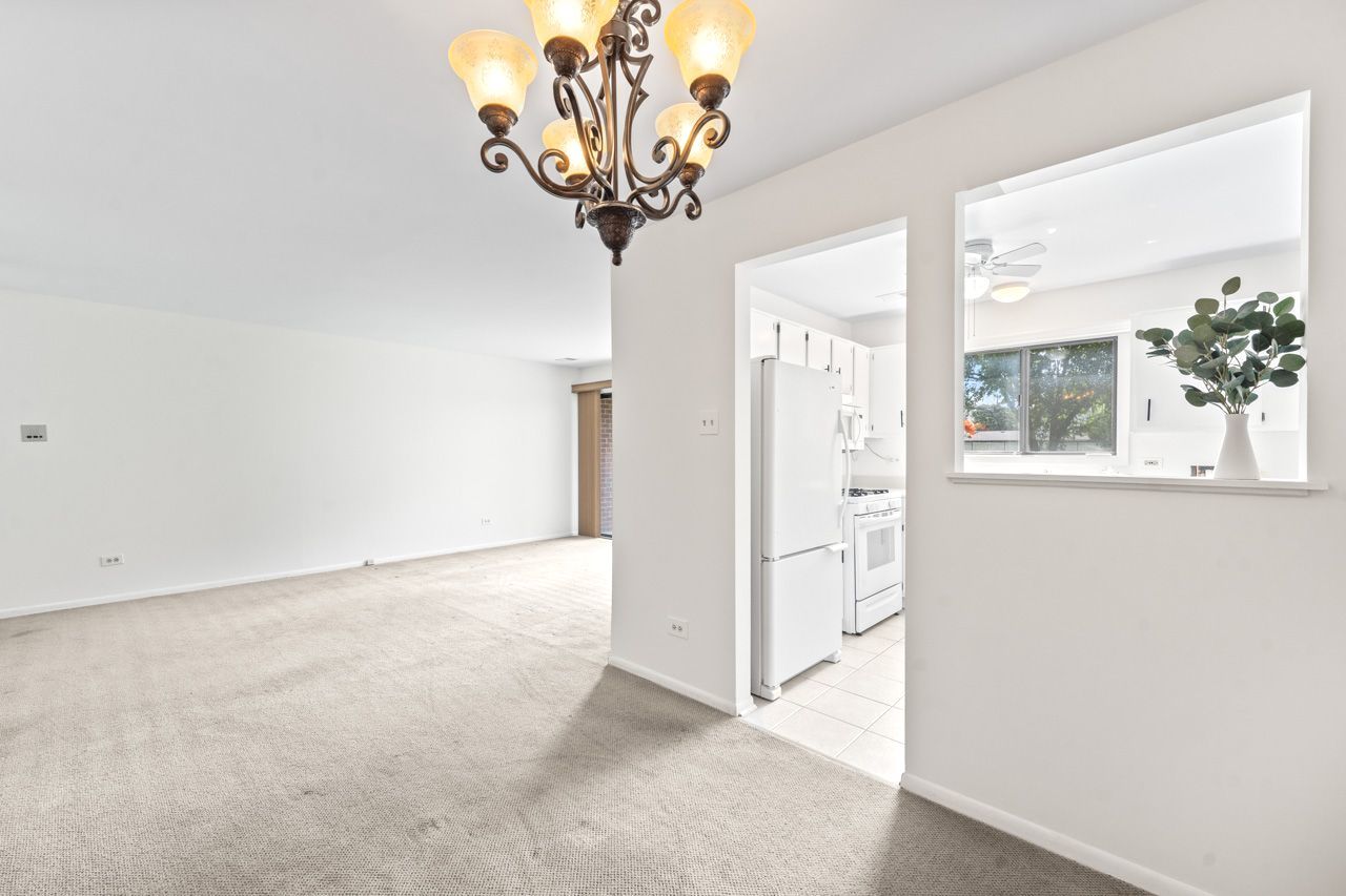 804 E Kings Row #3, Palatine, IL 60074
