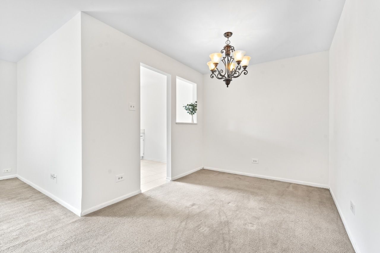 804 E Kings Row #3, Palatine, IL 60074
