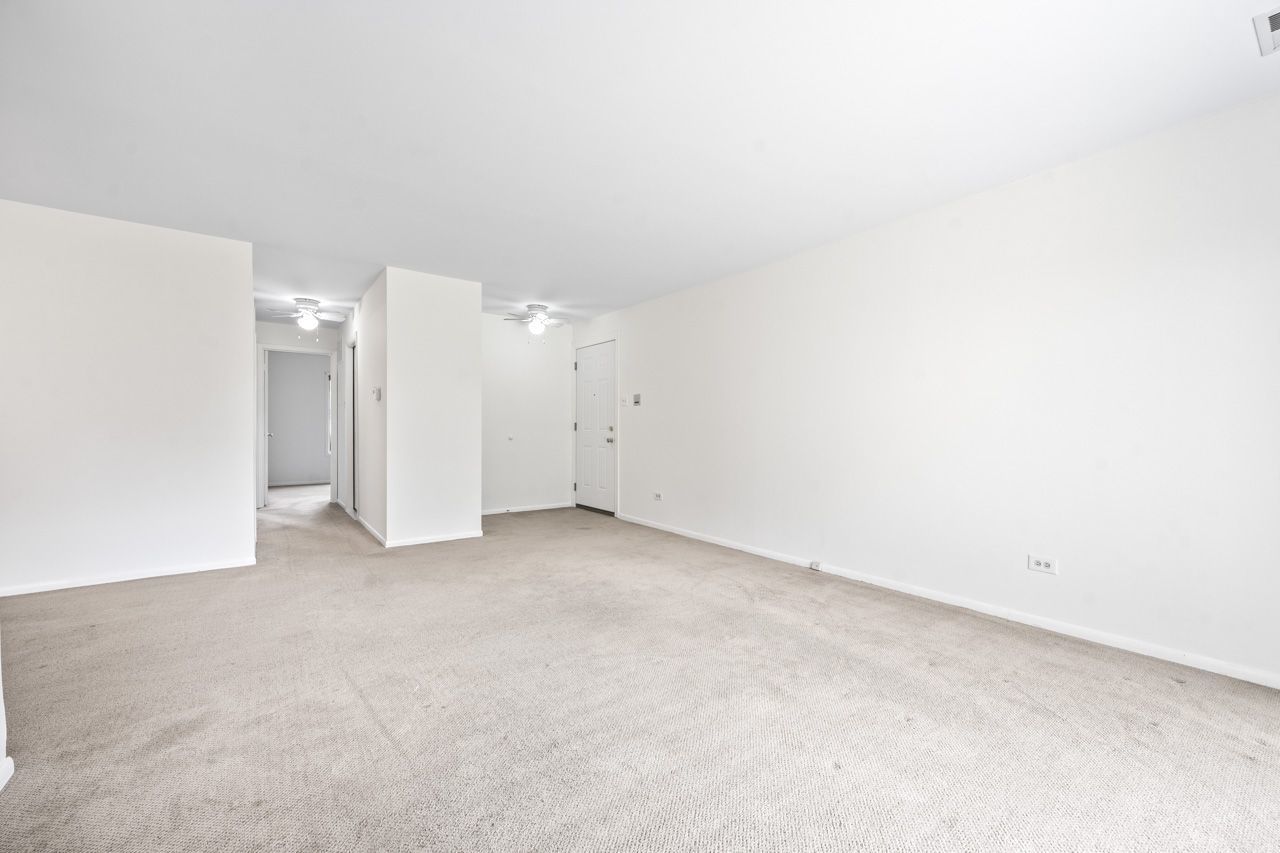 804 E Kings Row #3, Palatine, IL 60074