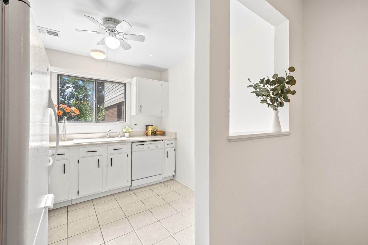 804 E Kings Row #3, Palatine, IL 60074