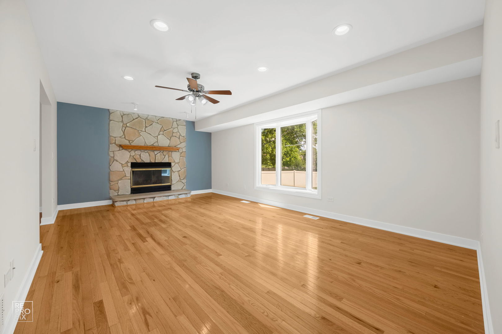 622 Stuart Drive, Carol Stream, IL 60188
