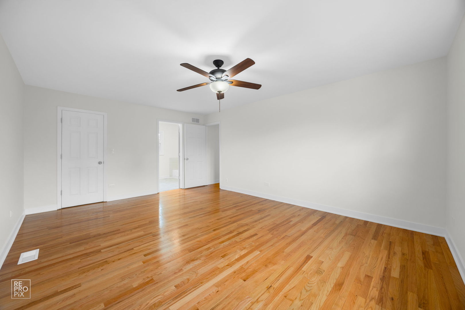622 Stuart Drive, Carol Stream, IL 60188