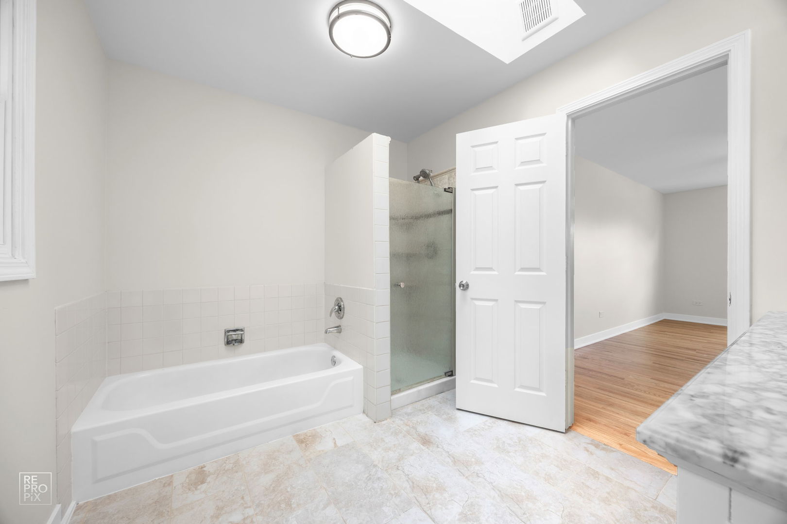 622 Stuart Drive, Carol Stream, IL 60188