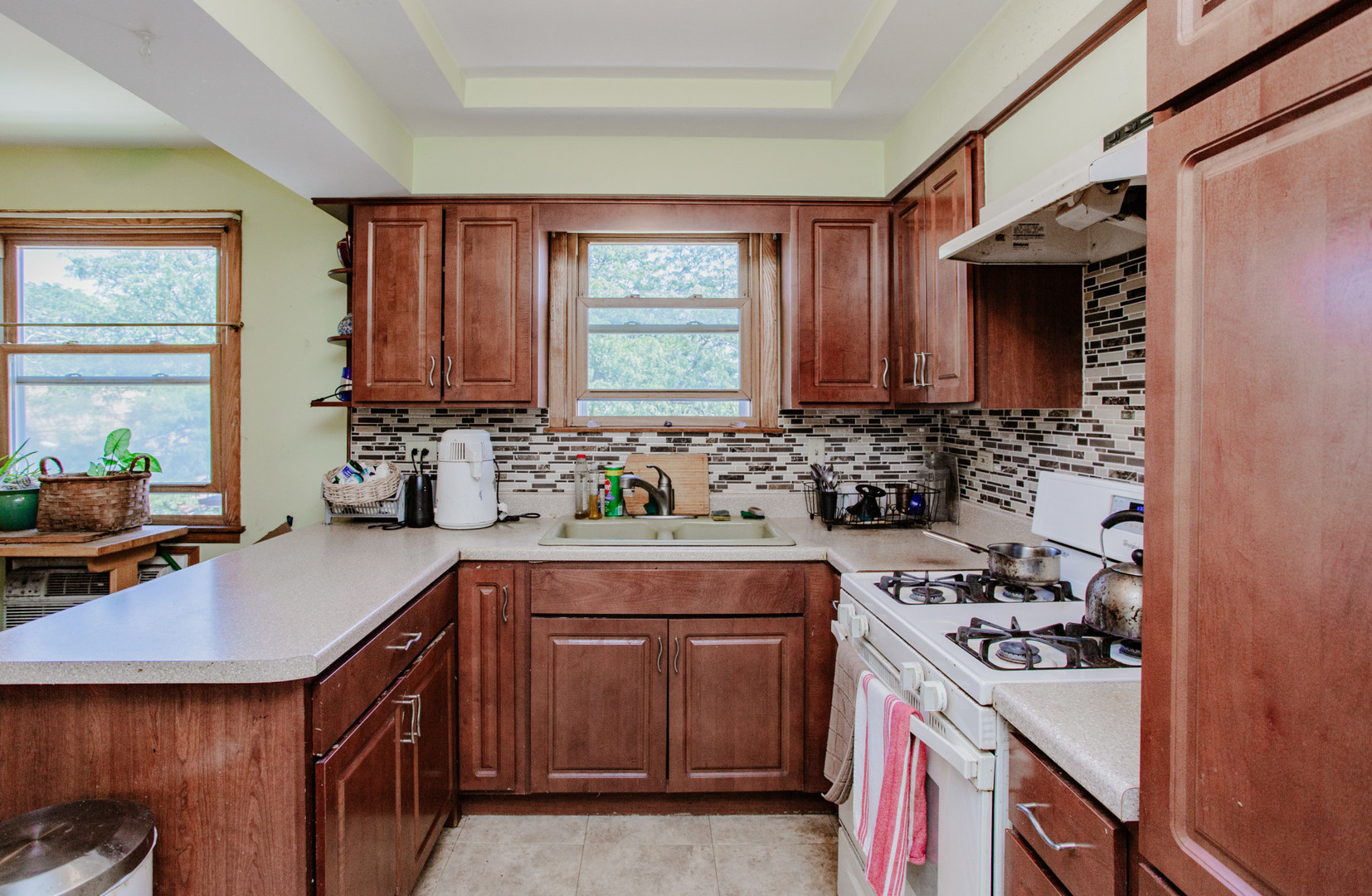 5834 W Foster Avenue, Chicago, IL 60630