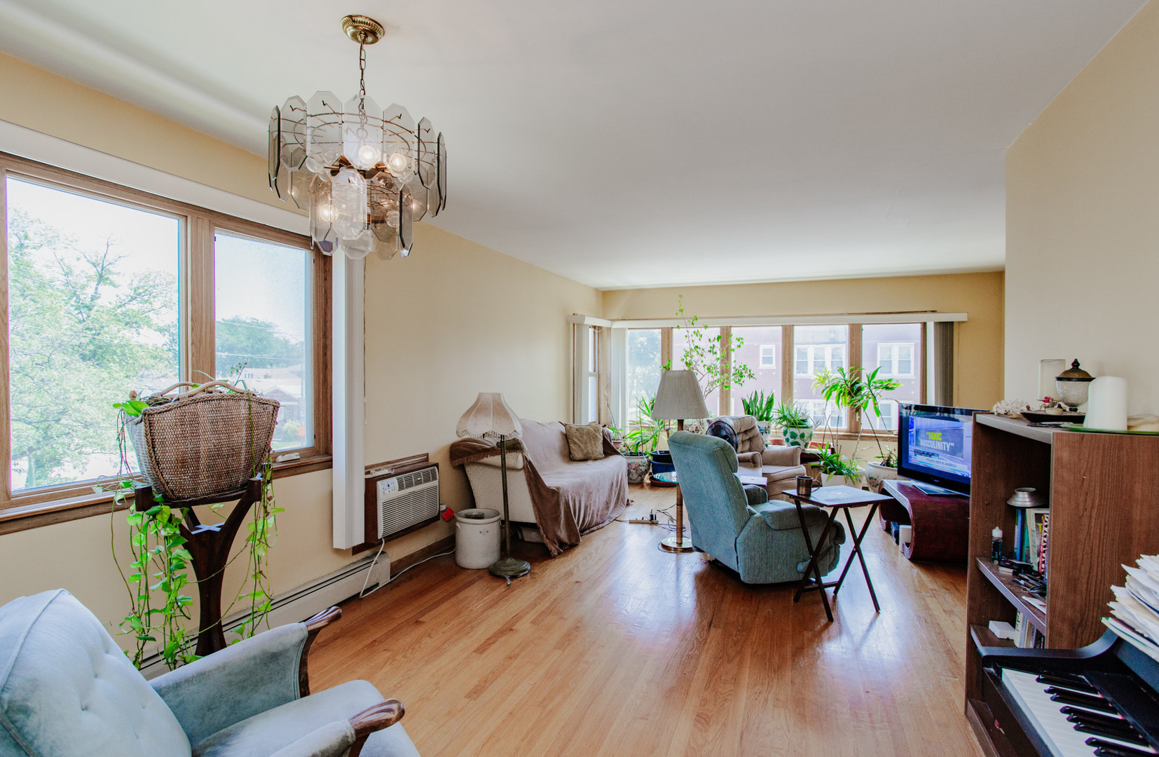 5834 W Foster Avenue, Chicago, IL 60630