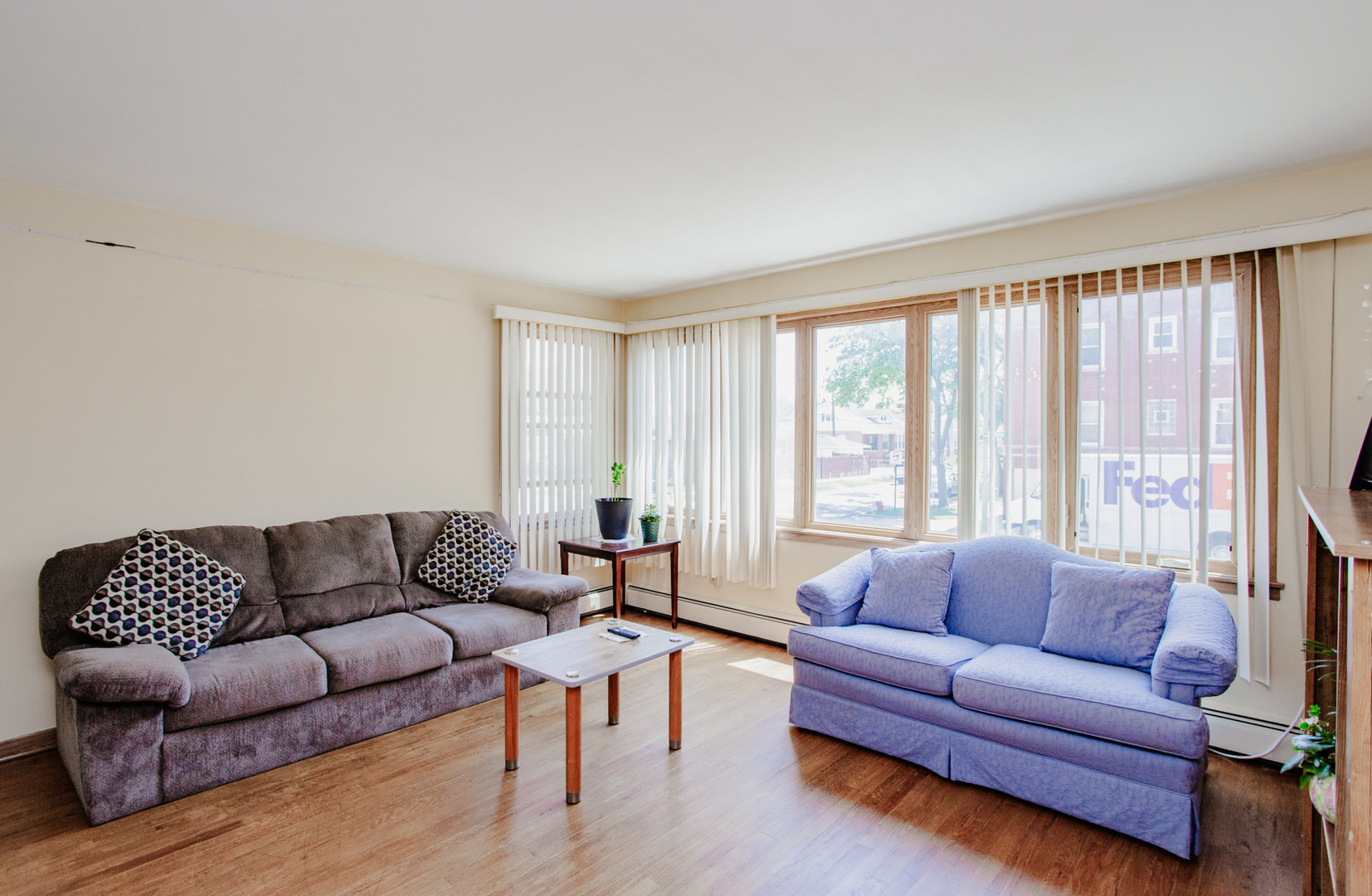 5834 W Foster Avenue, Chicago, IL 60630