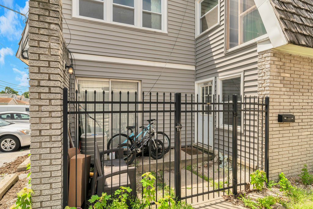 9207 S Kedzie Avenue #3, Evergreen Park, IL 60805