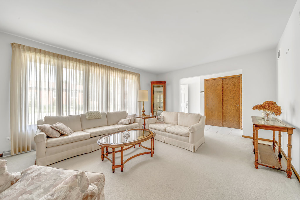 4301 W 107th Street, Oak Lawn, IL 60453
