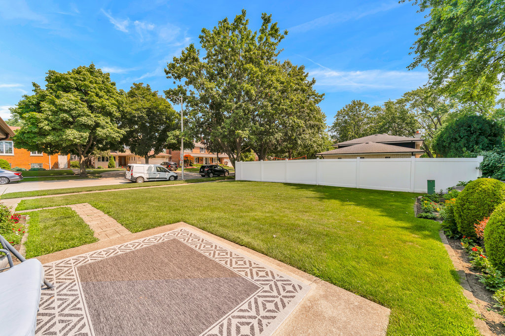 4301 W 107th Street, Oak Lawn, IL 60453