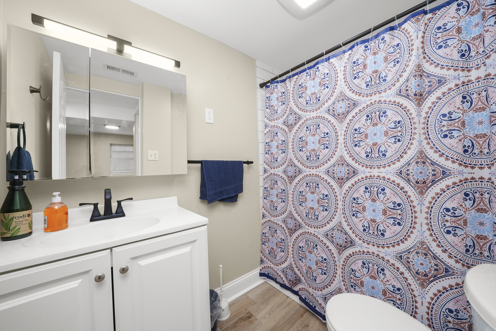 3328 S Damen Avenue, Chicago, IL 60608
