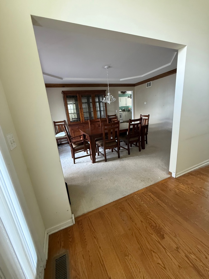 494 Rosewood Drive, Carpentersville, IL 60110
