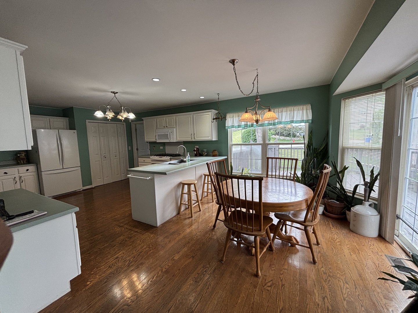 494 Rosewood Drive, Carpentersville, IL 60110